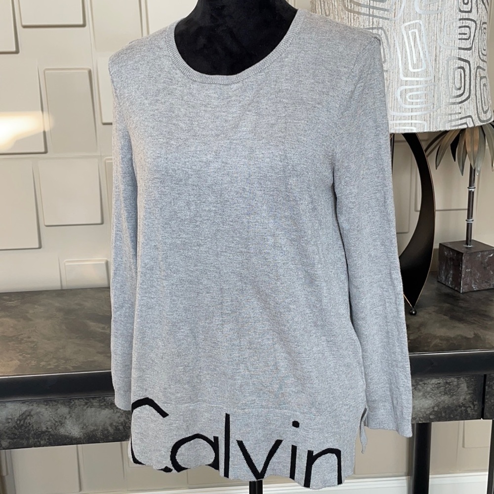 Calvin Klein top sweater gray long sleeve round neck Size Medium to Large